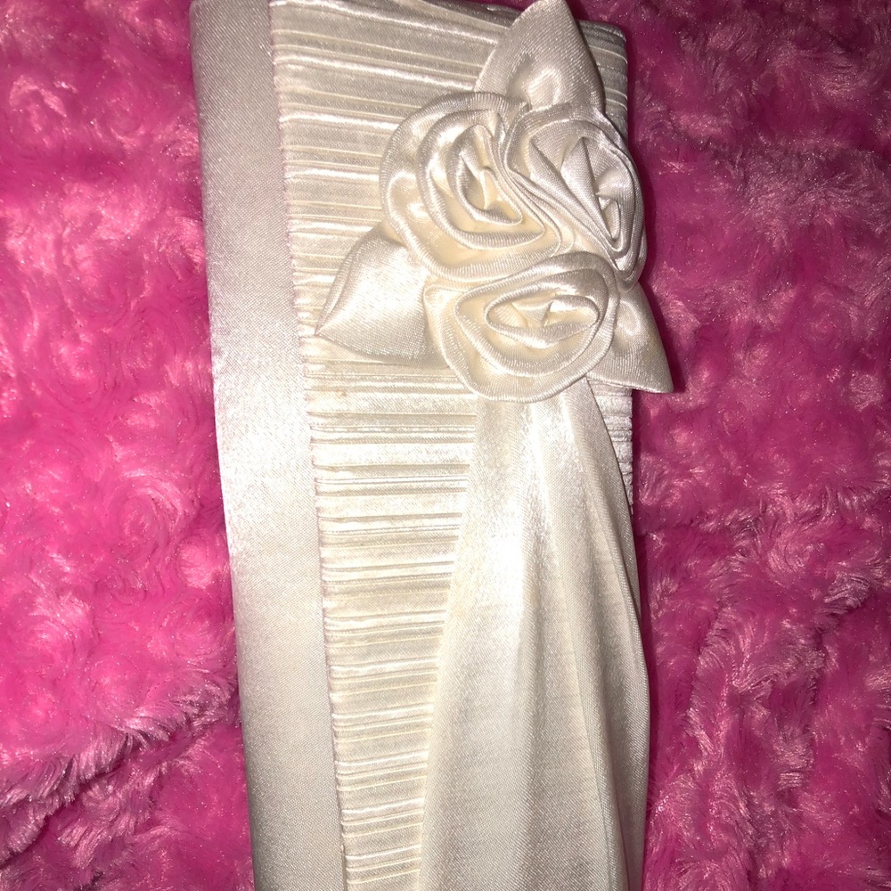 White rose clutch